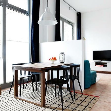Swine By Rockchair Apartments L Superhost Status L Cozy Family & Business Flair In City Center "Mitte" Modern Studio Boxspringbed Welcomes You! เบอร์ลิน ภายนอก รูปภาพ