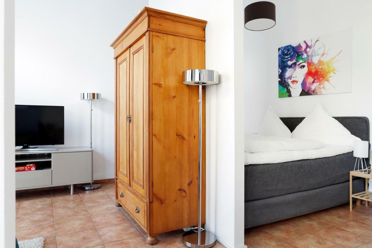 Swine By Rockchair Apartments L Superhost Status L Cozy Family & Business Flair In City Center "Mitte" Modern Studio Boxspringbed Welcomes You! เบอร์ลิน ภายนอก รูปภาพ